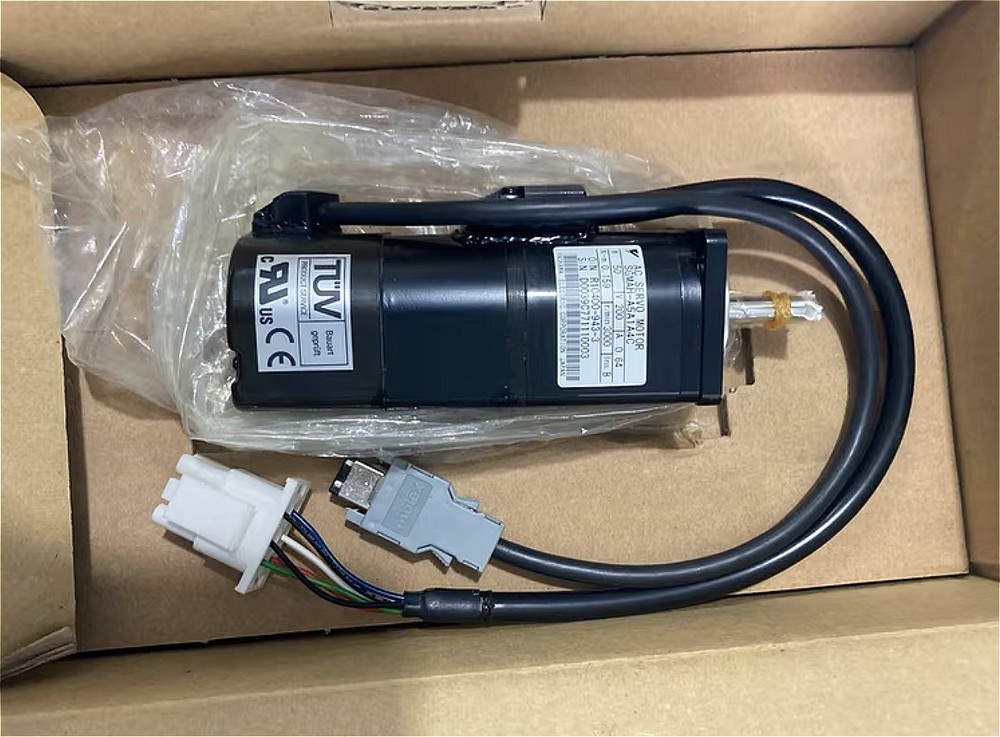1PC New in box Yaskawa SGMAH-A5A1A4C Servo motor