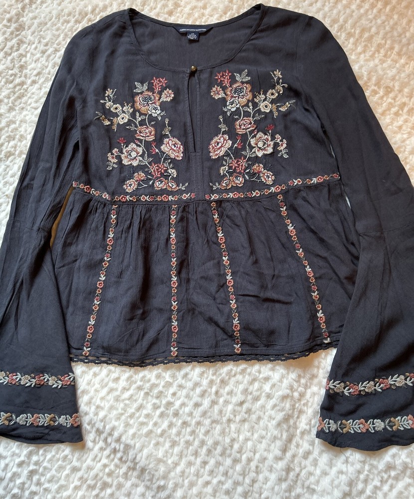 American Eagle Top Womens XXS Gray Floral Embroidered Long Sleeve Boho.