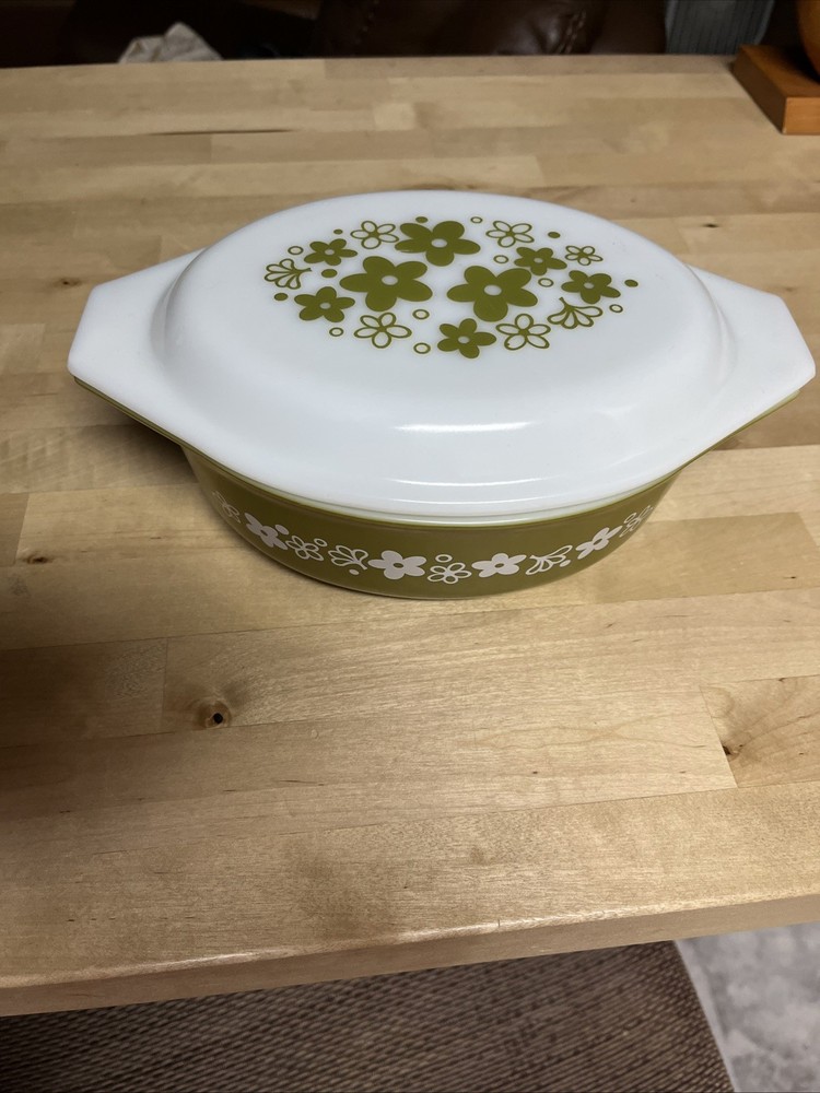 Vintage PYREX Oval Casserole w/ Lid Avocado SPRING BLOSSOM CRAZY DAISY 1 1/2 QT