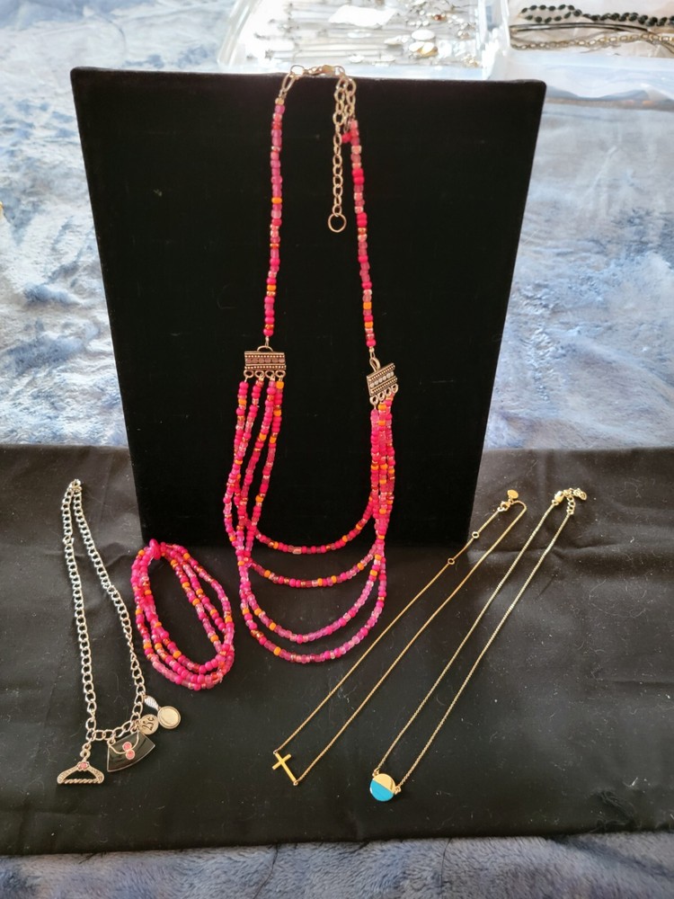 Lot Of 4 Necklaces And 1 Bracelet