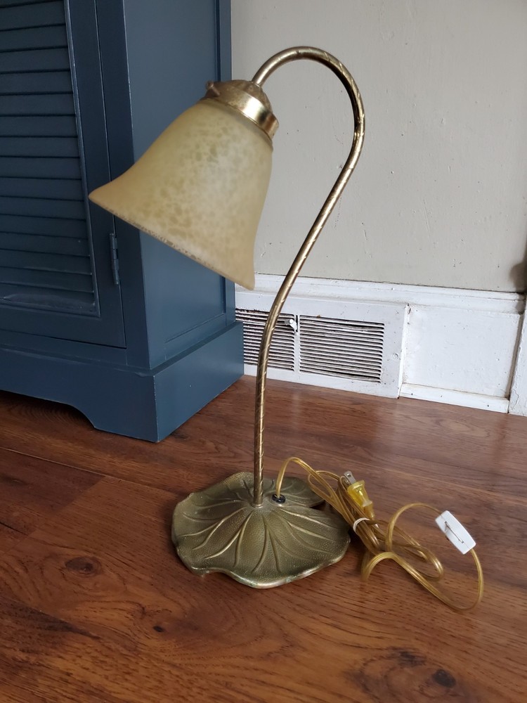 Vintage Lily Pad Metal Table Lamp Flower Base Goose Neck 17.25” Works
