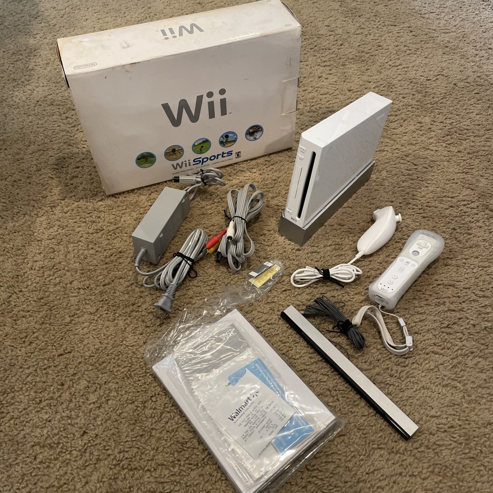 Nintendo RVL-101 Wii Console - White Near Complete In Box “No Wii Sports Game “