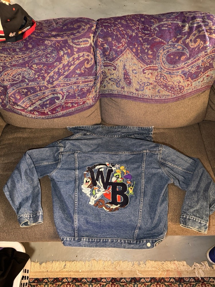 Vintage Looney Tunes Denim Jean Jacket Distressed Size Small *Read*