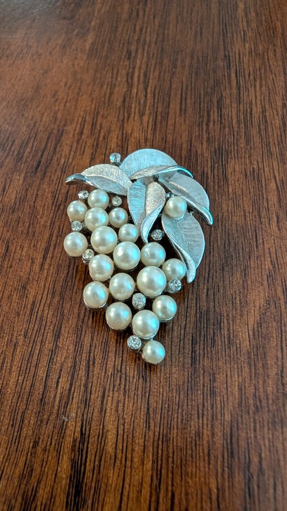 VTG Crown Trifari Faux Pearl Rhinestone Grape Bunch Silver Leaves Brooch RS37