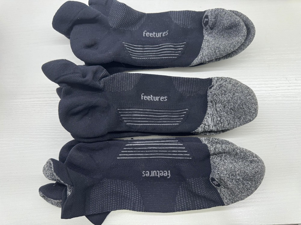 3 Pairs Feetures Mens Ultra Light Cushion No Show Tab Socks Black Size S M XL