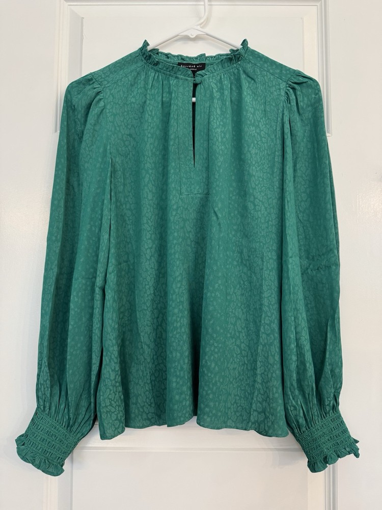 NWT - Women's Current Air Jacquard Green Long Sleeve Pullover Blouse, Size XS