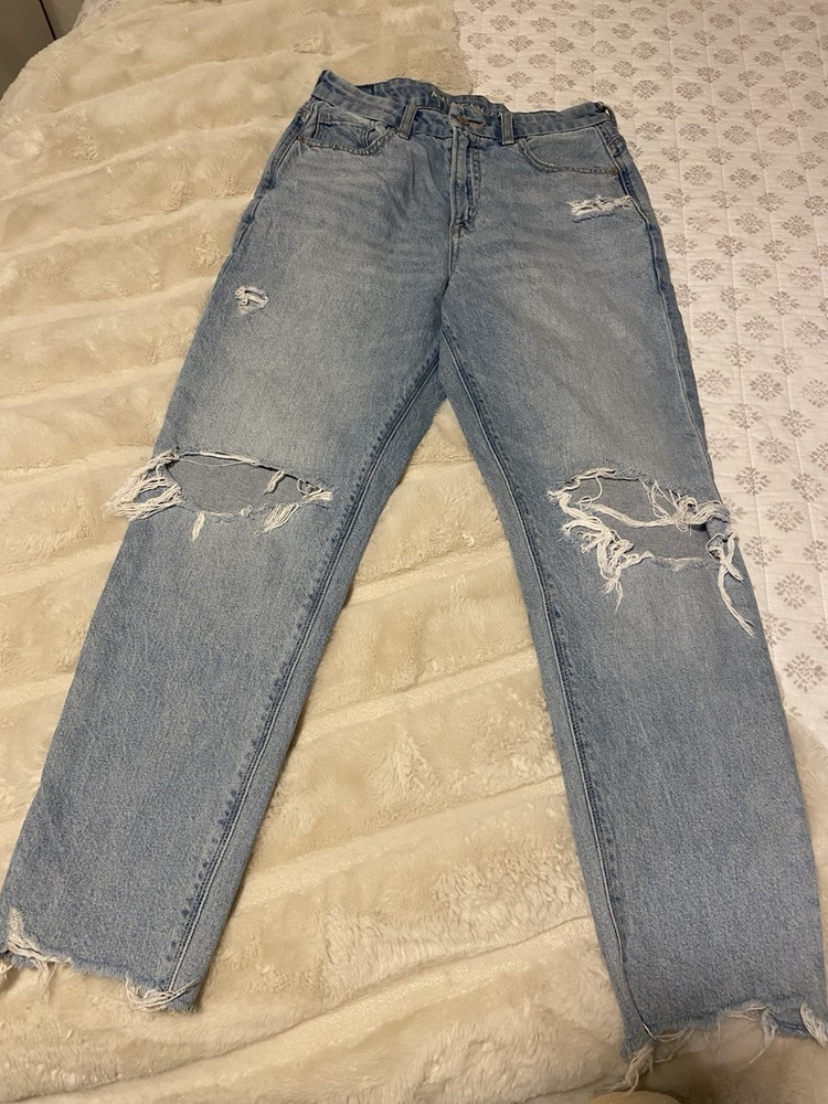 American Eagle Curvy Mom Jeans Women's Light Wash Distressed Blue Size 2 Short