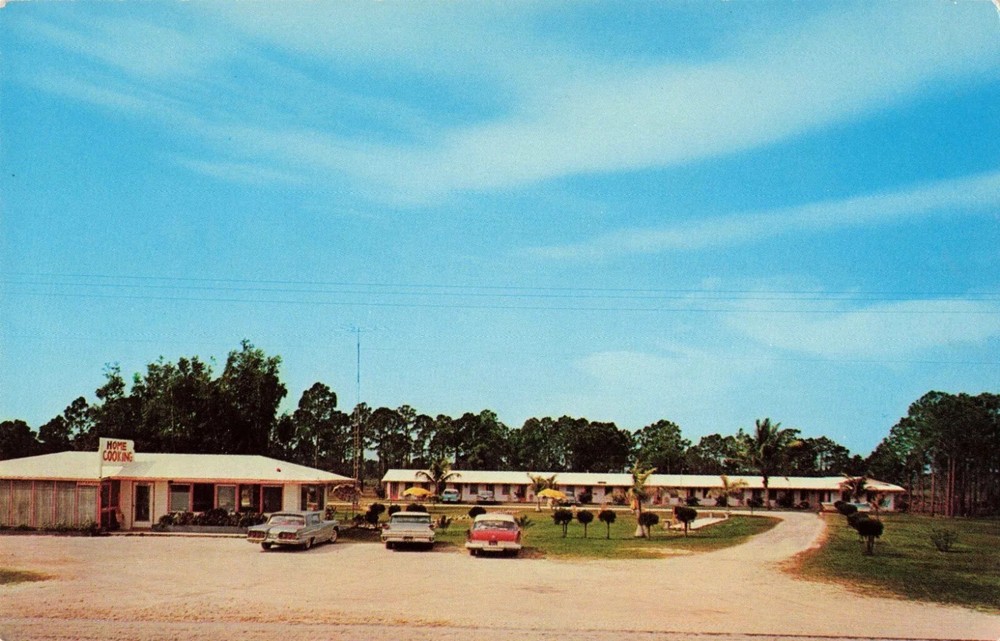 Sunset Plaza Motel - Fort Myers Florida FL - Postcard