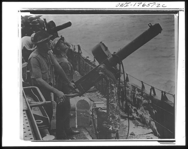 Photo:WWII US Navy Antiaircraft Gun Crew Shipboard 1940s