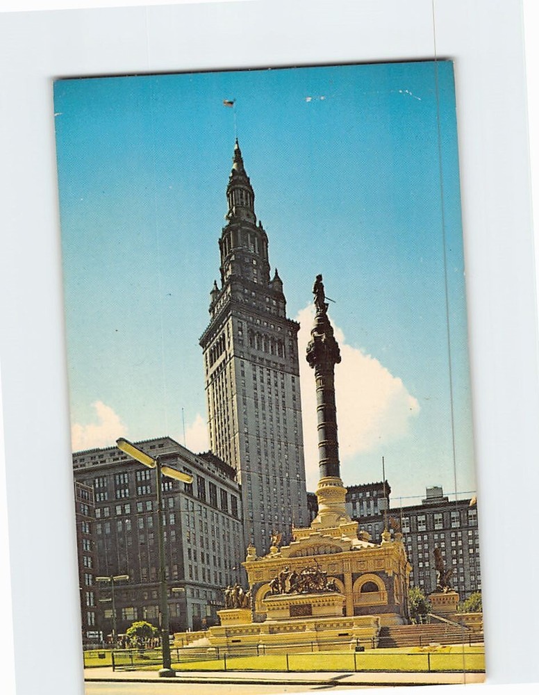 Postcard Soldiers & Sailors Monument & Terminal Tower Cleveland Ohio USA