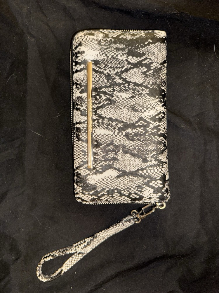 Steve Madden Women's Snake Skin Wallet With Wristlet (Clean)