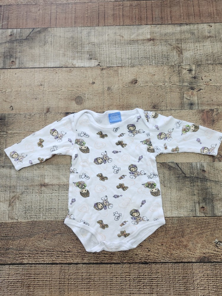 2009 Precious Moments Baby Longsleeve Bodysuit All Over Print Sz 0-6M