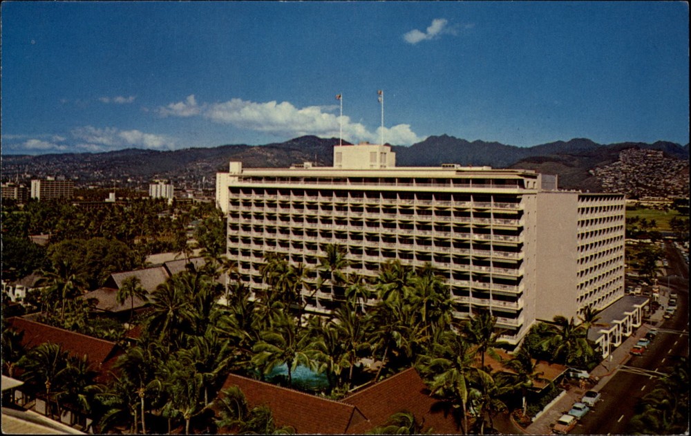 Princess Kaiulani Hotel Waikiki Beach Honolulu Hawaii vintage postcard q852