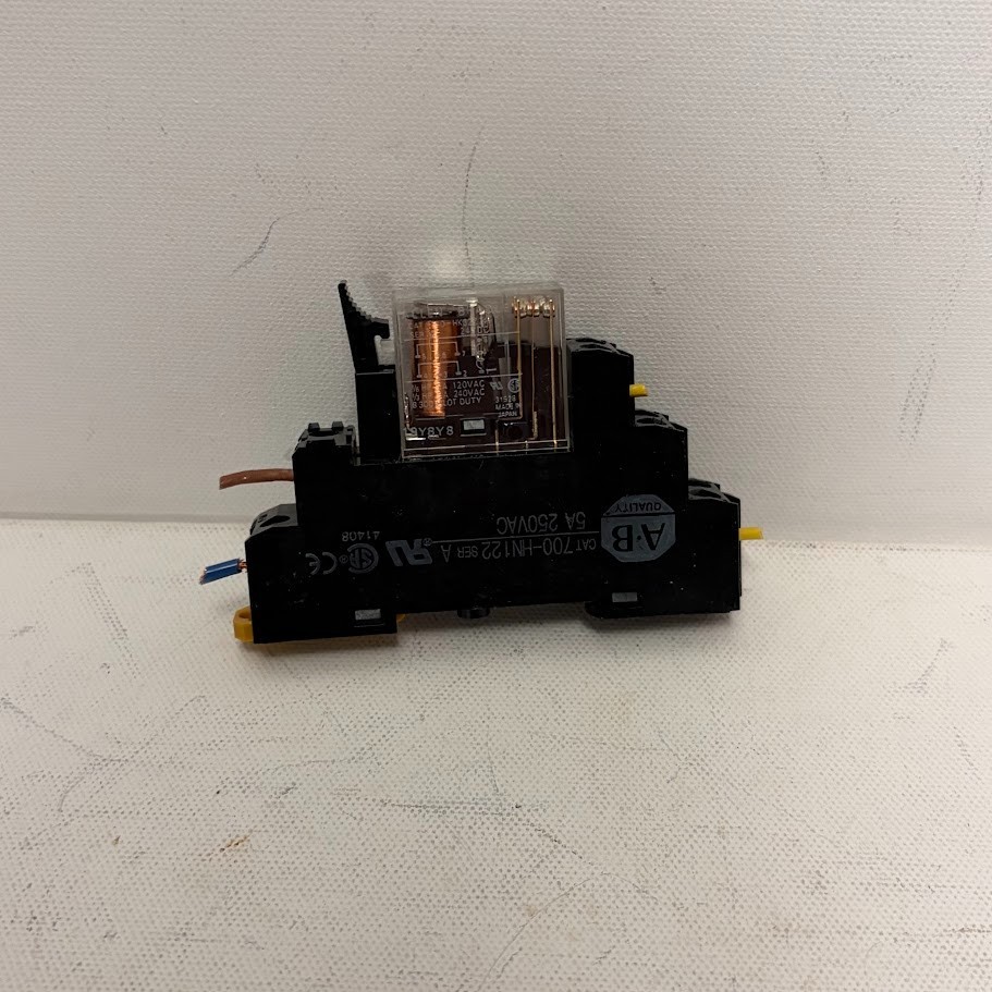 Used - ALLEN BRADLEY 700-HK32Z24 RELAY WITH BASE 700-HN122