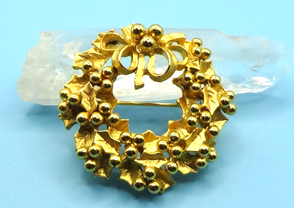 Mid-Century Gold Tone Christmas Wreath Brooch, Holly, Berries & Bow, Winter Pin