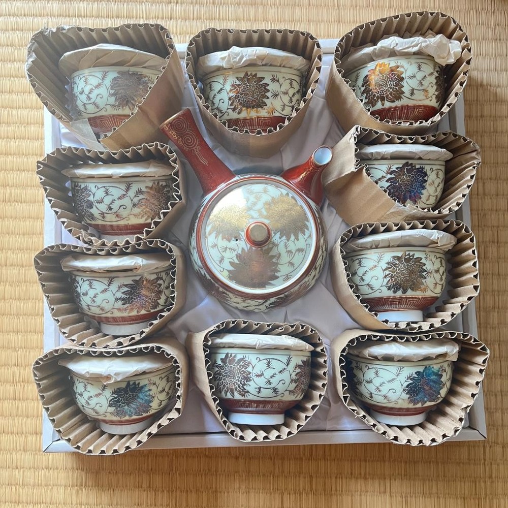 Kutani Ware Teapot & 10 Floral Pattern Tea Cups Ceramic Red White Gold