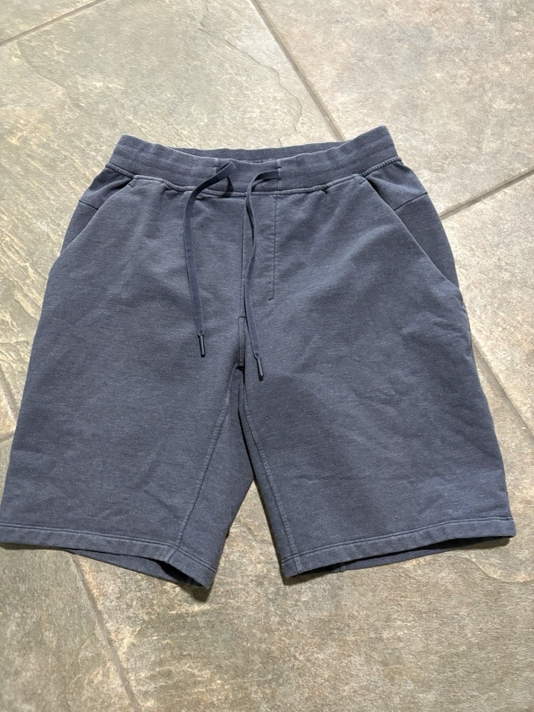 Lululemon Men’s Knit Athletic Shorts With Draw String And Pockets Blue Medium￼