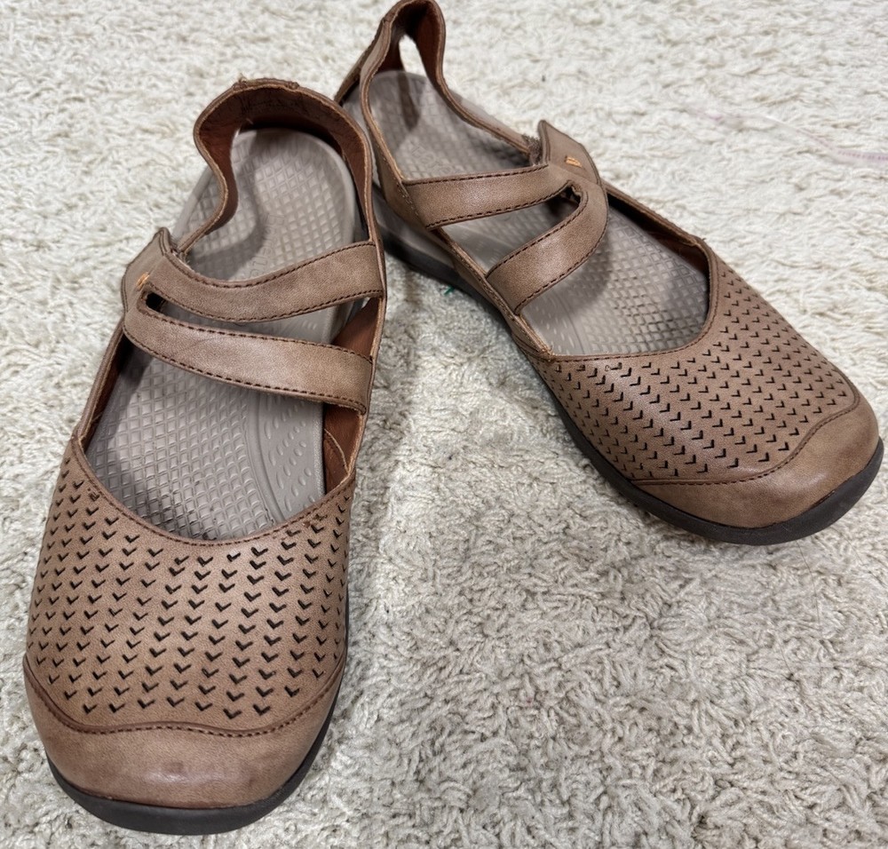 Bare Traps Women’s Femme Flat Mary Jane Slingback Sandal Shoe Size 8.5 Comfort