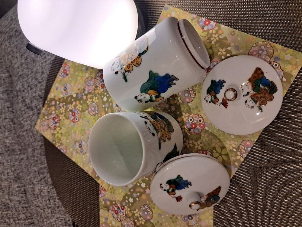 Kutani Ware Pair Lidded Teacups with Karako Design Japanese Porcelain Japan