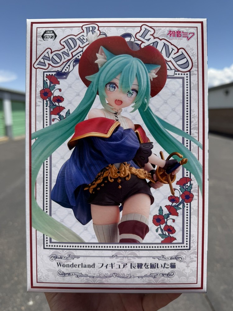 Hatsune Miku wonderland Puss in Boots Figure — **Authentic**, US seller!