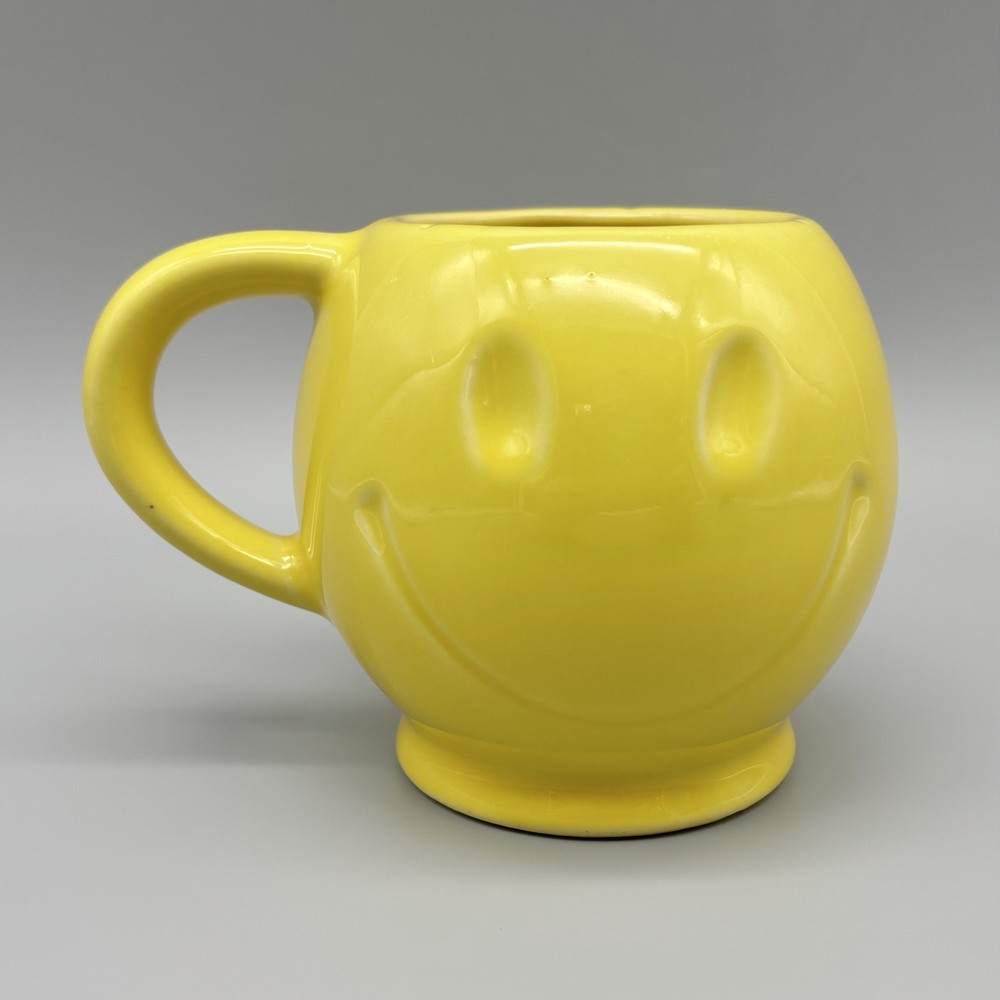 McCoy Pottery USA 70s Sunshine Yellow Big Smiley Face Coffee Mug 3.75