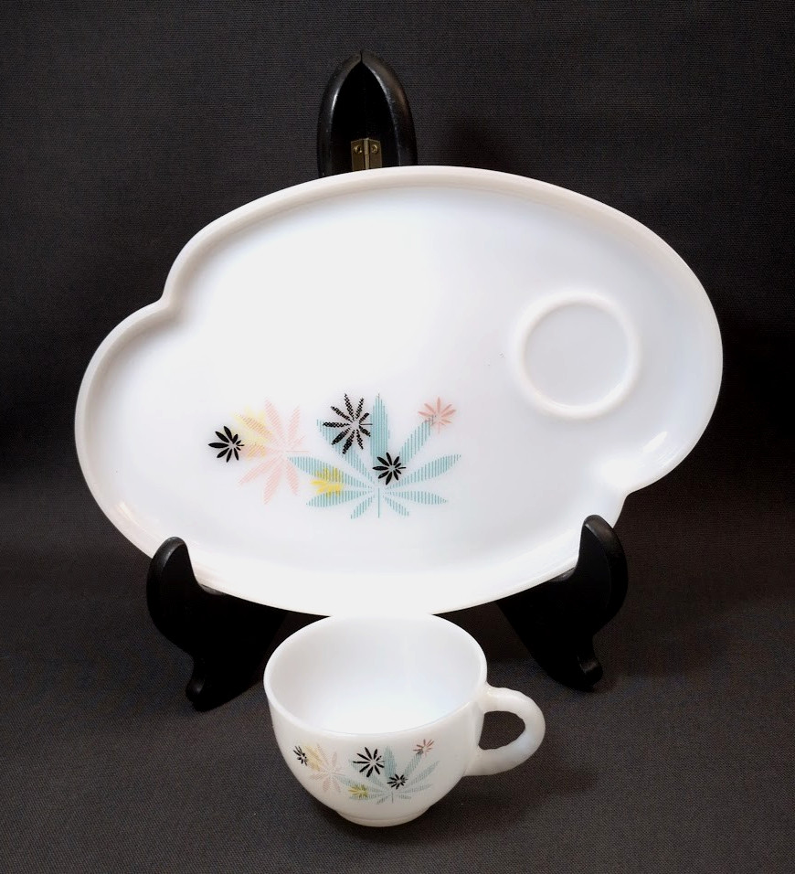 Vintage Federal ATOMIC FLOWER Milk Glass Snack Set Plate & Cup MCM Retro