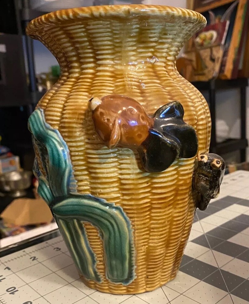 Vtg Majolica Style Basket Weave Vase Ceramic Fish Nautical Sea Life 8