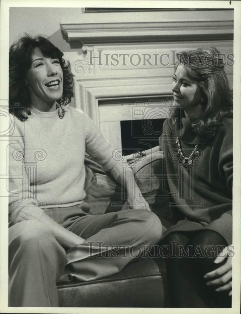 1983 Press Photo Comedian Lily Tomlin & Jane Pauley on 