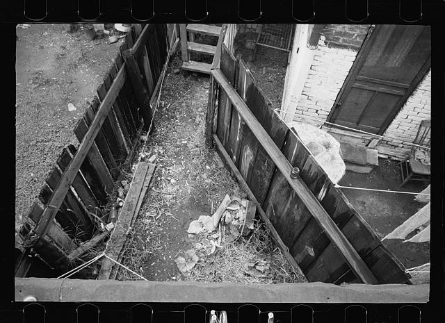 Photo:Washington D.C. 1935 Slum Alley Capitol Dome View