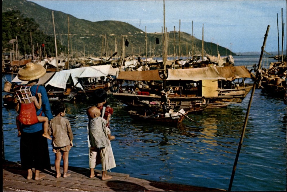 Fishing Village Aberdeen Hong Kong vintage postcard e922