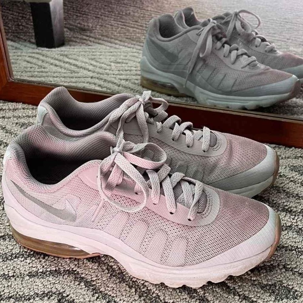 Nike Air Max Women's Invigor Sneakers -  Size - 9. Color - Pink/White.