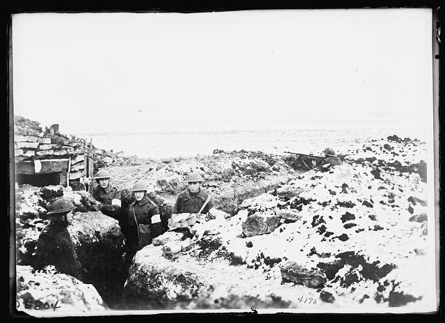 Photo:France 1918 American WWI Trench First Aid Dressing Station Soldiers