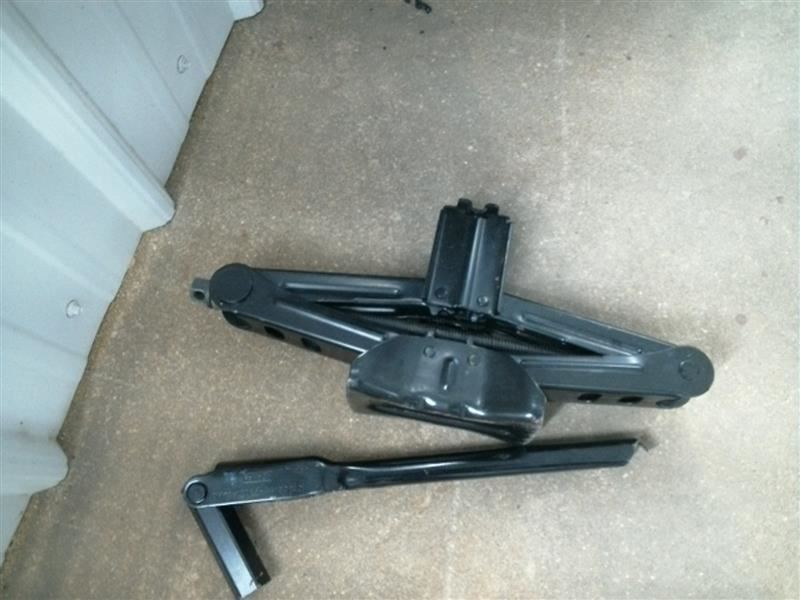 ESCAPE    2014 Jack 1041835591 NO FOAM TRAY NO SPARE TIRE