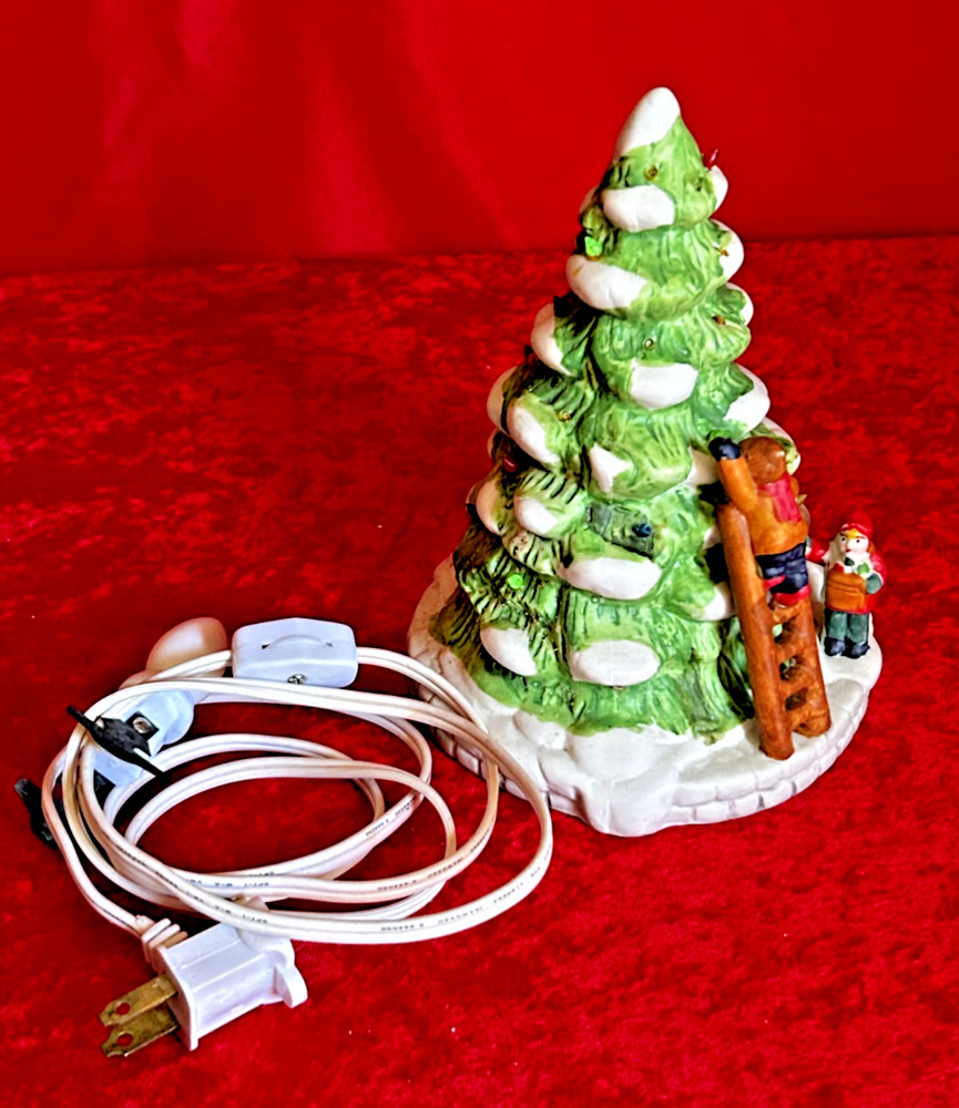 Lemax 1991 Hearthside Village Porcelain Lighted Christmas Tree