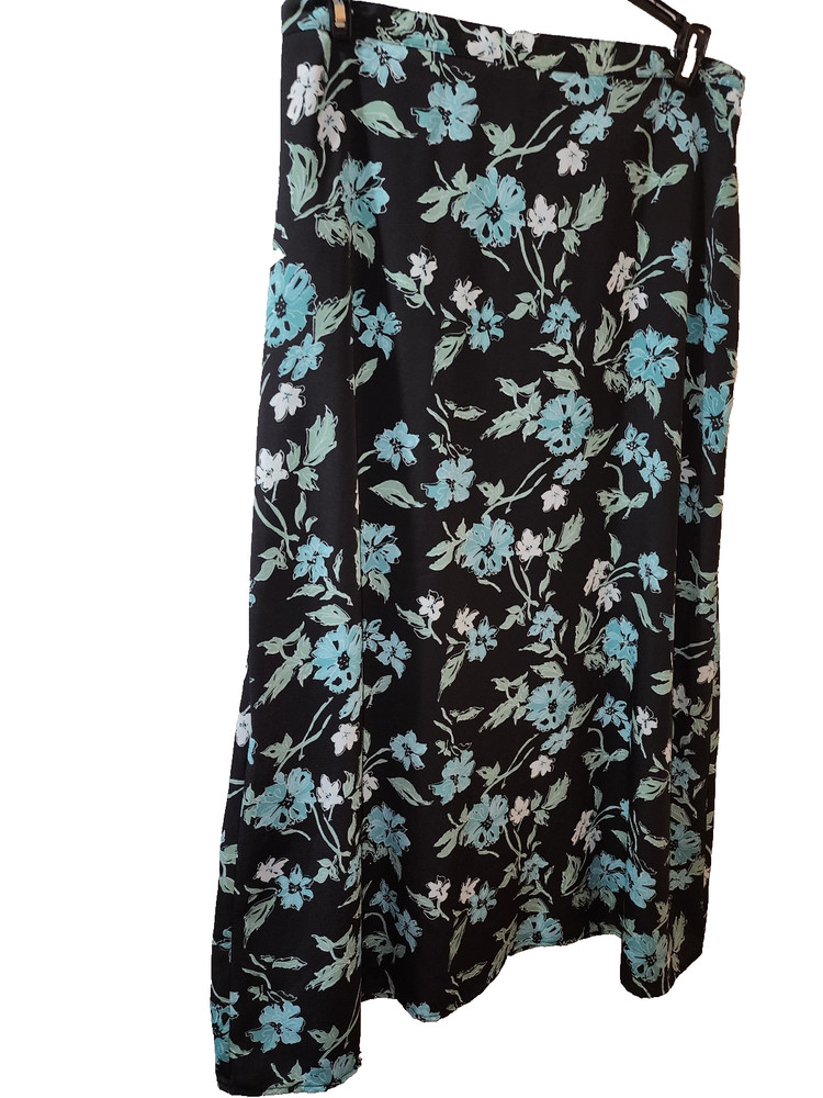 Kathie Lee Collection Women's size 16 Black, aqua and white polyester skirt