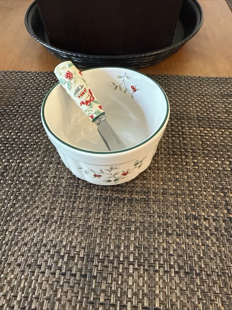 Pfaltzgraff Winterberry Dip Cheese Ball Serving Set Bowl and Spreader Knife