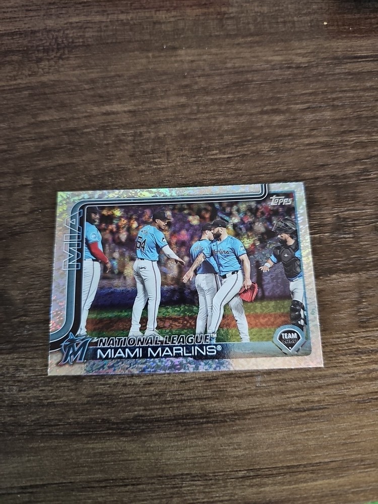 2025 Topps Series 1 - Miami Marlins #340 Sandglitter