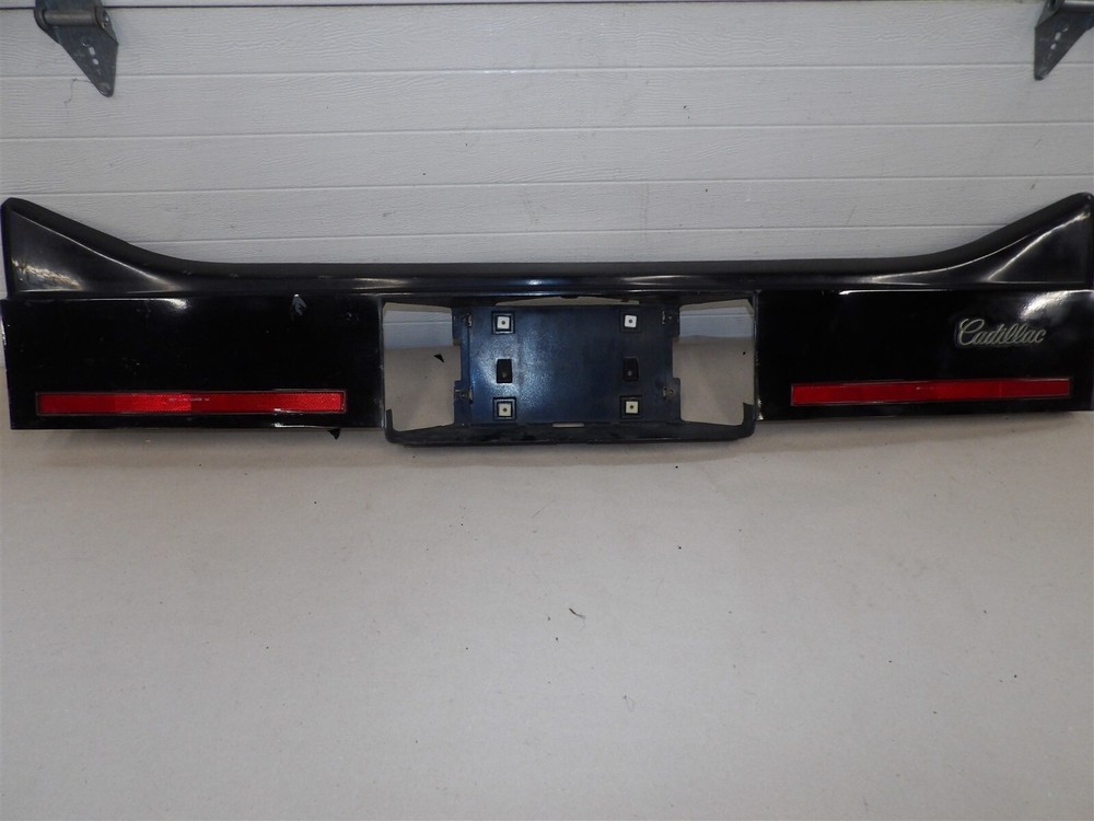 CADILLAC FLEETWOOD DEVILLE 1985-1986 TAIL PANEL w/ REFLECTORS -except Brougham