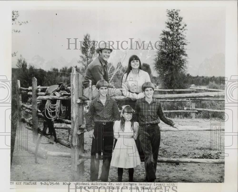 1966 Press Photo Michael Anderson Jr, Barbara Hershey & costars in 