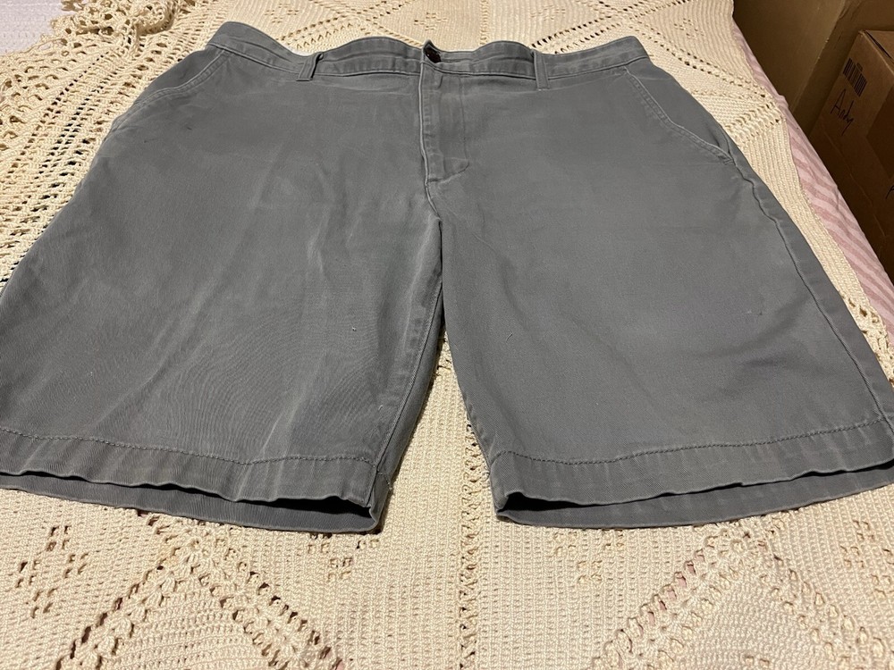 Dockers Men Flat Front Gray Relaxed Fit Cargo Shorts - Size 34