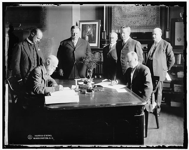 Photo:Washington DC William Howard Taft Signing Arbitration 1900s Group