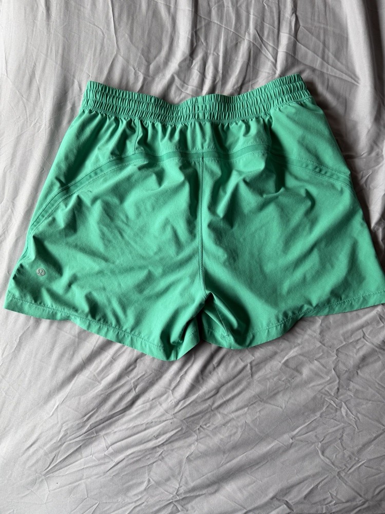 Lululemon Men’s Green Athletic Shorts L Drawstring Elastic Waist Pockets