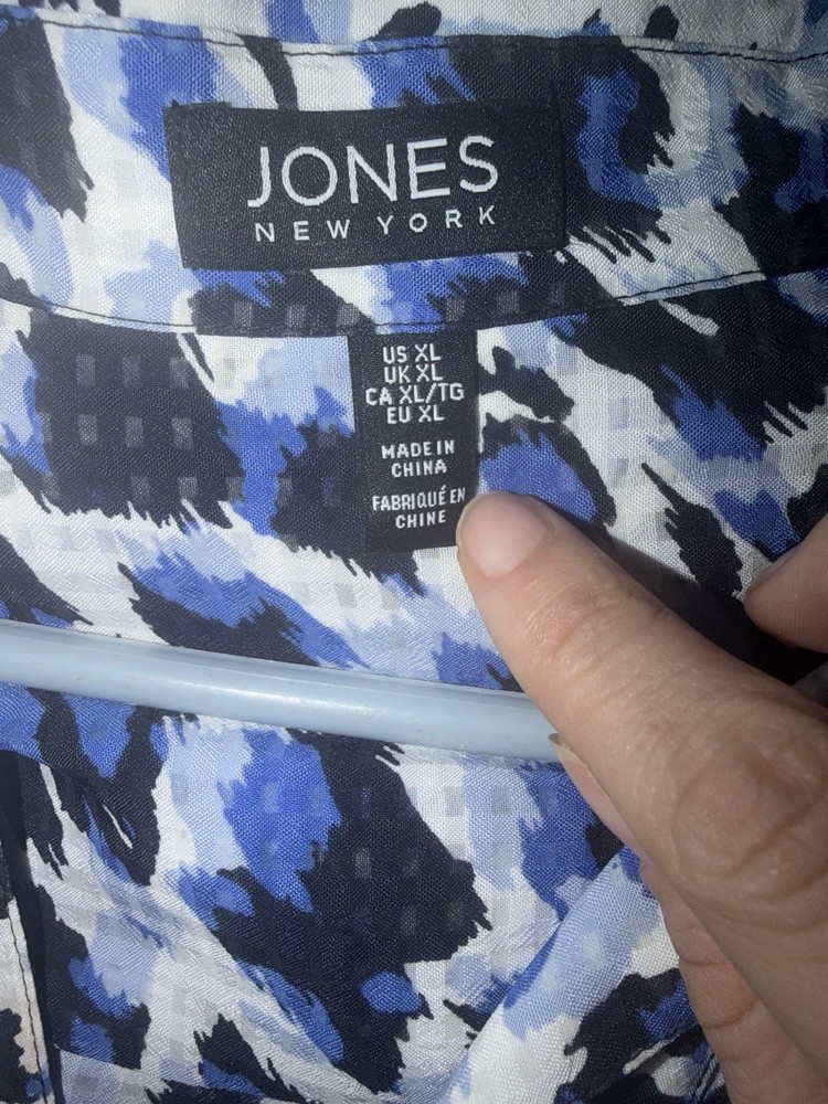 Jones New York Women’s XL Blue/White/Black Leopard Button-Up Blouse