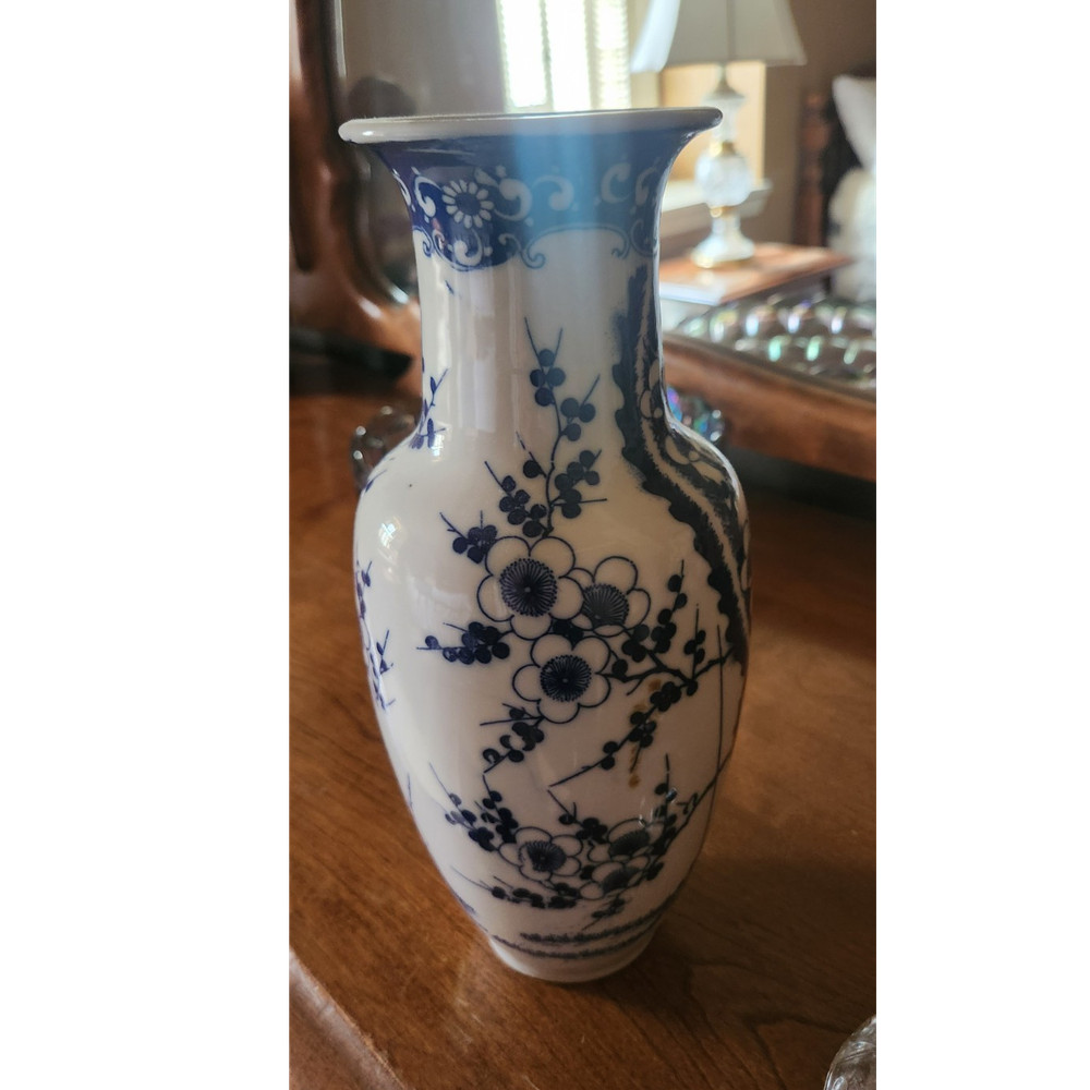 Blue and White Porcelain Vase Floral Glossy Pottery Decorative Flowers
