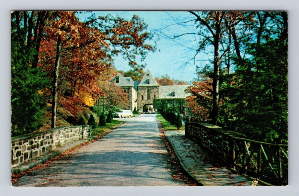 Oscawana NY-New York, Evergreen Drive & Plaza Arch, Valeria Vintage Postcard