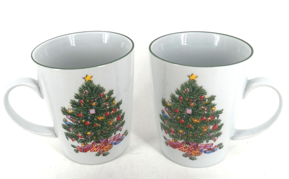 Gibson Everyday Noel Morning Coffee Cup/Mug Christmas Tree and Holly Set of 2