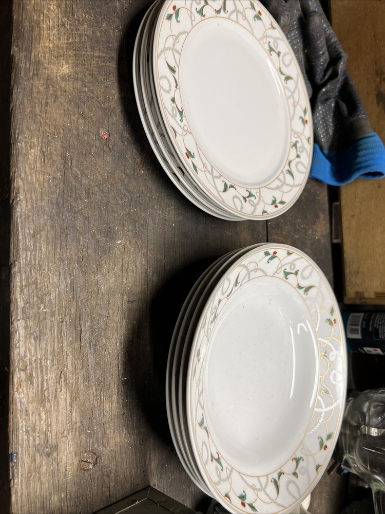 Set Of 4 Vintage Holly Montgomery Ward 8” Salad Plates & Bowls Christmas