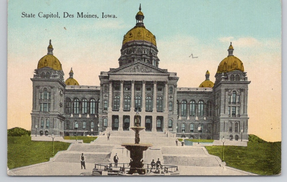 Des Moines Iowa State Capitol Building Fountain Vintage Postcard c1910