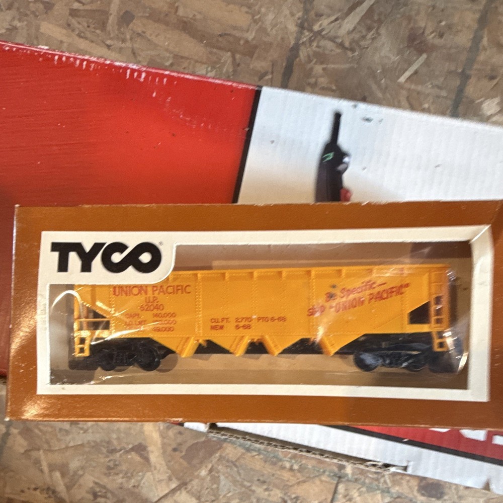 TYCO Union Pacific HO Scale Freight Car Yellow 1:87 Model Railroad