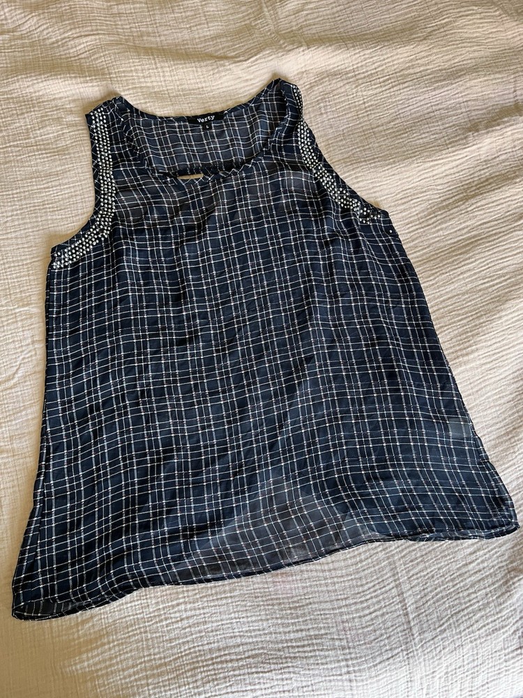 Verty Women’s Plaid Blouse Black/White/Red Sleeveless Round Neck Studded L